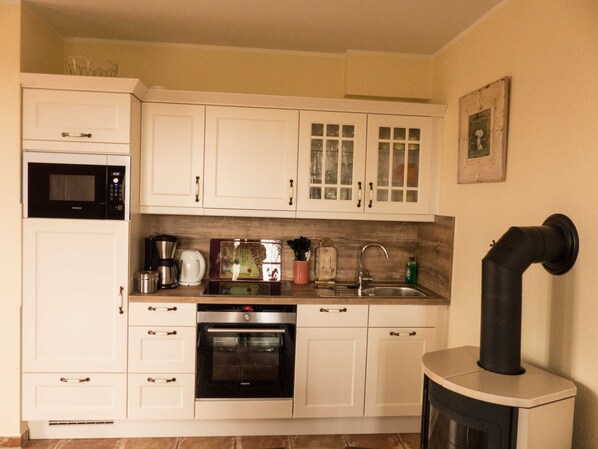 Unclassified image, 1 of 18, button