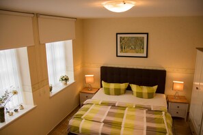 2 Schlafzimmer, Reisekinderbett, WLAN, Bettwäsche
