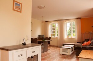 Unclassified image, 3 of 18, button