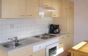 Kühlschrank, Herdplatte, Geschirrspüler