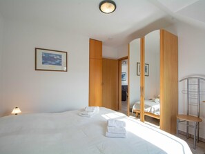 Unclassified image, 3 of 18, button