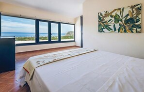 6 makuuhuonetta, vauvan matkasänky, ilmainen Wi-Fi, vuodevaatteet