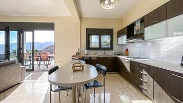 Fridge, stovetop, dishwasher, coffee/tea maker