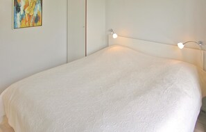 3 bedrooms, travel crib, free WiFi - Nice home in Egernsund with sauna (Egernsund)