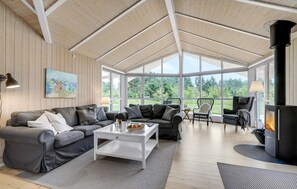 Smart TV, fireplace - Cozy home in Vemb with sauna (Vemb)