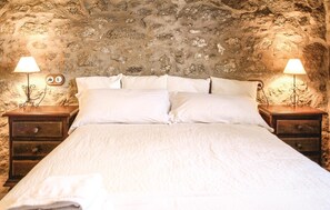 3 bedrooms, free WiFi, bed sheets - Awesome home in Villanueva del Duque (Villanueva del Duque)