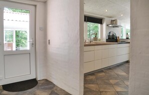 Interior - Gorgeous home in Hejnsvig with kitchen (Hejnsvig)