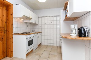 Kühlschrank, Mikrowelle, Ofen, Geschirrspüler