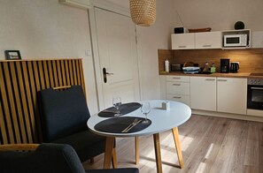 Fridge, microwave, oven - Vacation apartment - Bungalow & vacation apartment Fuchs (Heringsdorf)