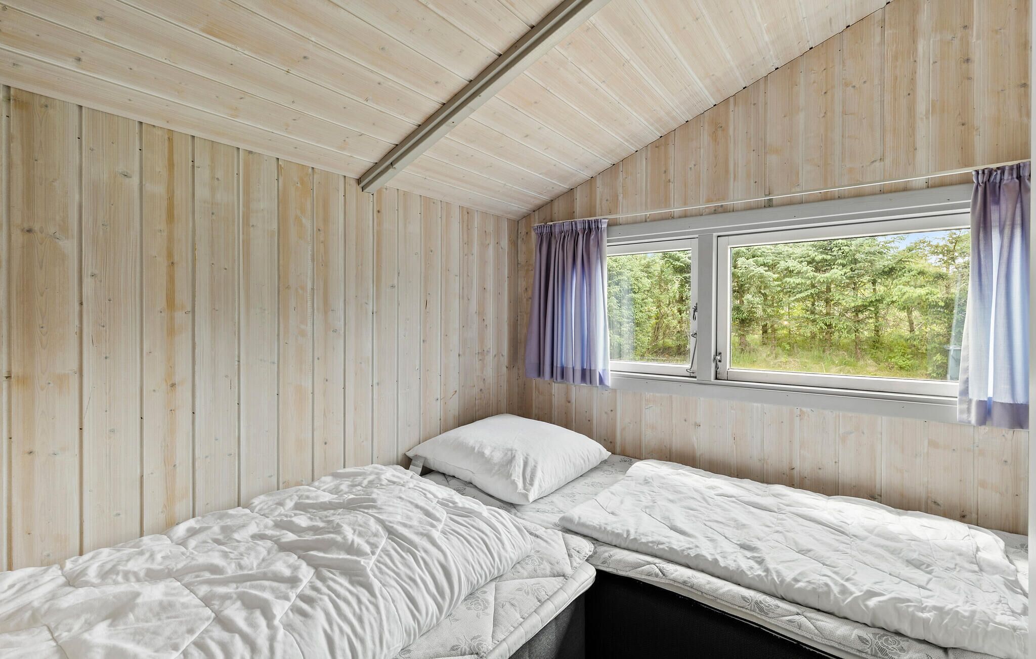 3 makuuhuonetta, vauvan matkasänky