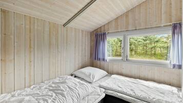 3 makuuhuonetta, vauvan matkasänky