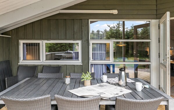 Outdoor dining - Gorgeous home in Fjerritslev with sauna (Fjerritslev)