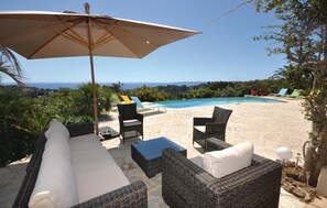 A heated pool - Nice home in Les Issambres (Les Issambres)