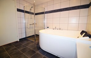 Shower - Beautiful home in Væggerløse with WiFi (Væggerløse)