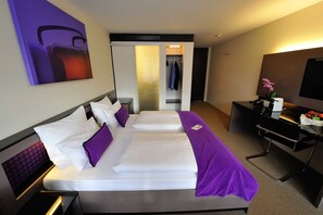 1 slaapkamer, een kluis op de kamer, een bureau, wifi