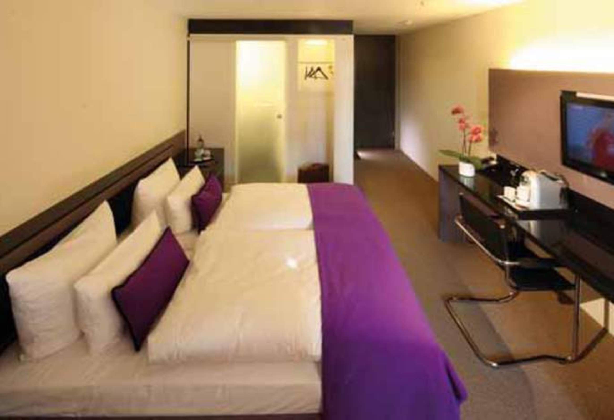 1 bedroom, in-room safe, desk, WiFi