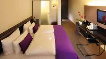 1 bedroom, in-room safe, desk, WiFi