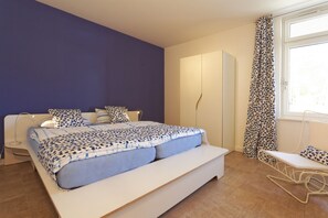 2 bedrooms, in-room safe, iron/ironing board, travel crib