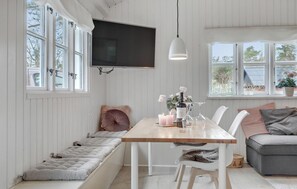 Dining - Amazing home in Nexø with WiFi (Nexø)