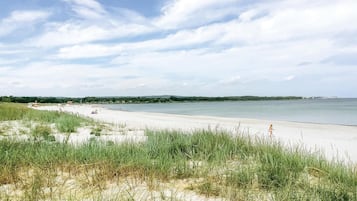 Una spiaggia nelle vicinanze