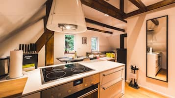 Deluxe Duplex, 2 Bedrooms, Fireplace, Garden Area | Private kitchen | Full-size fridge, microwave, oven, stovetop