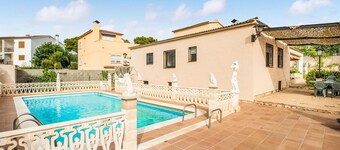 5 bedroom stunning home in Roda de Berà