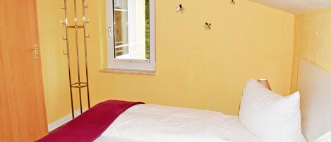 1 bedroom, WiFi, bed sheets