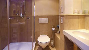 Dusche, Haartrockner, HandtĂŒcher