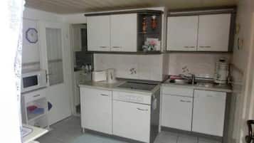 Kühlschrank, Mikrowelle, Geschirrspüler