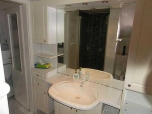 Unclassified image, 5 of 11, button