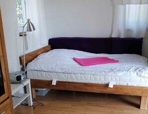 1 sovrum och resesäng