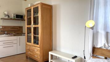 Kühlschrank, Mikrowelle, Geschirrspüler
