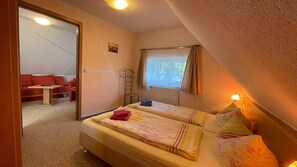 1 slaapkamer, een bureau, beddengoed, rolstoeltoegankelijk