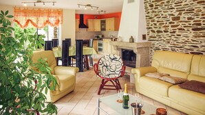 TV, fireplace, DVD player, table tennis - Beautiful home in St Martin des Pres (St Martin des Pres)