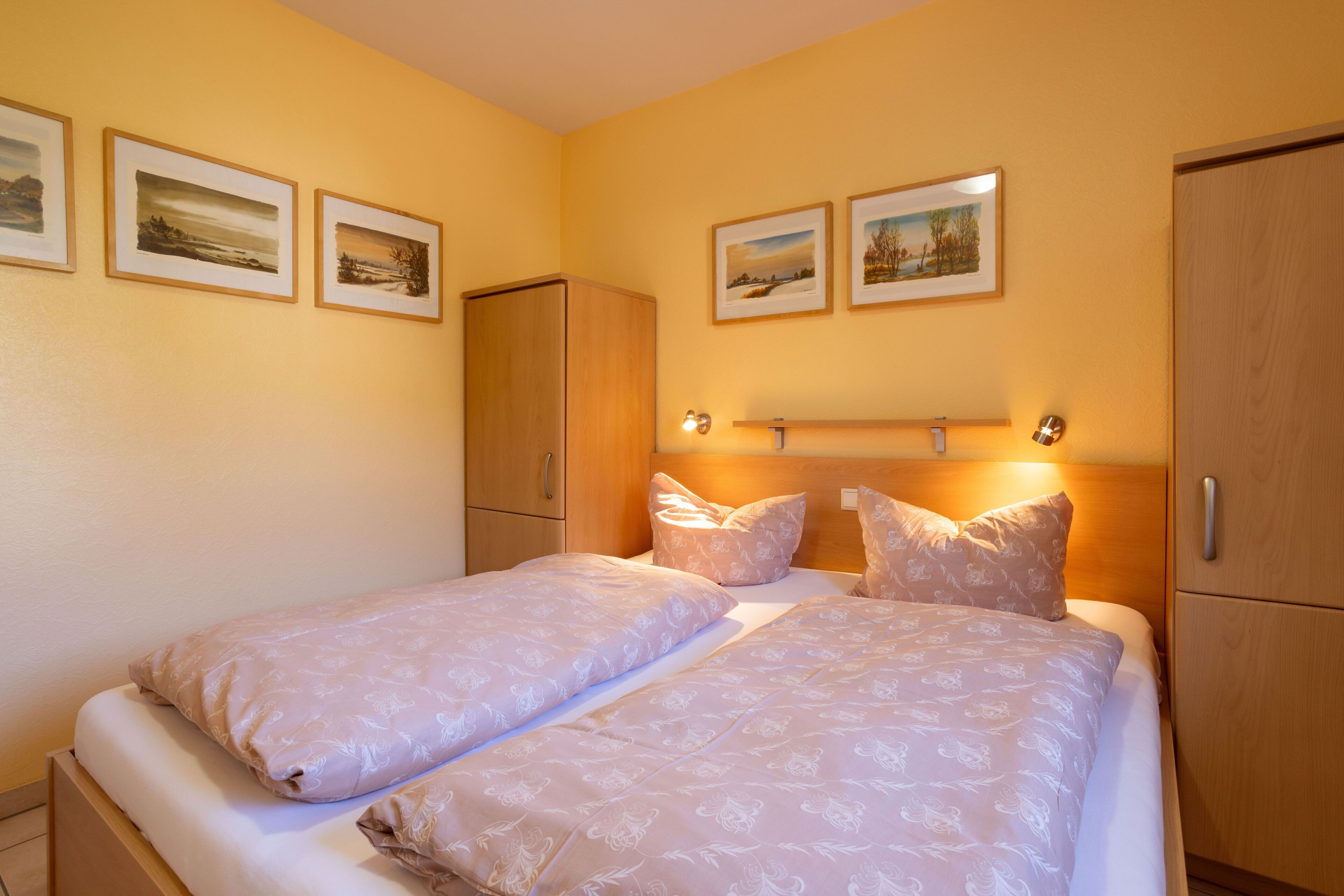 2 bedrooms, travel cot, WiFi, bed sheets