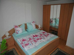 1 habitación, wifi y ropa de cama