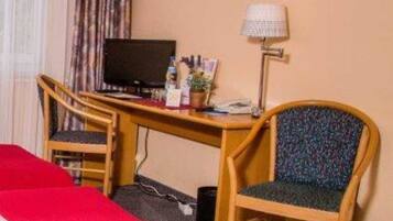 1 bedroom, desk, WiFi, bed sheets