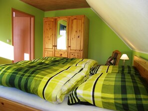 2 makuuhuonetta, silitysrauta/-lauta, vauvan matkasänky, Wi-Fi