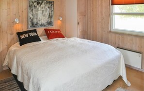 3 bedrooms, travel cot, free WiFi