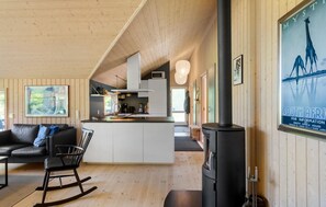 Fernseher, Kamin, DVD-Player