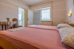 1 室のベッドルーム、WiFi