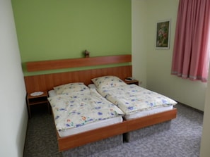 1 habitación, escritorio, wifi y ropa de cama