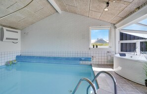 Indoor pool - Amazing home in Hjørring with sauna (Hjørring)