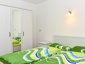 2 bedrooms, WiFi, bed sheets