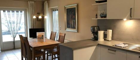 Refrigerador, microondas, horno, lavavajillas