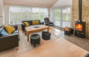 TV, fireplace, DVD player - Cozy home in Sydals with WiFi (Sydals)