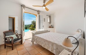4 bedrooms, travel cot, free WiFi