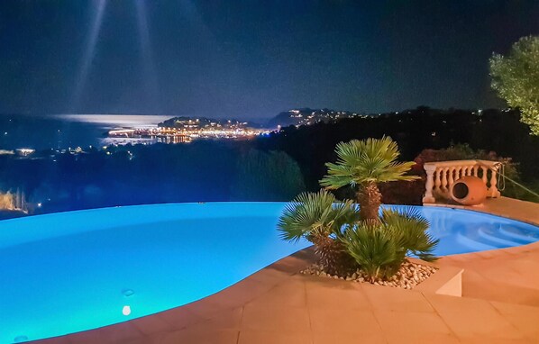 Pool - Stunning home in Cavalaire Sur Mer (Cavalaire Sur Mer)