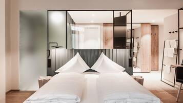 1 bedroom, in-room safe, WiFi, bed sheets