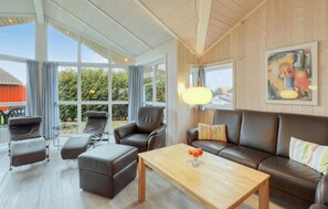 Fernseher, Kamin, DVD-Player